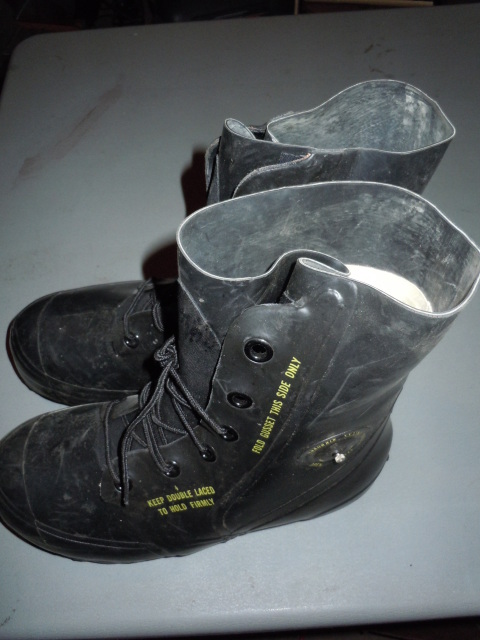 mickey mouse work boots